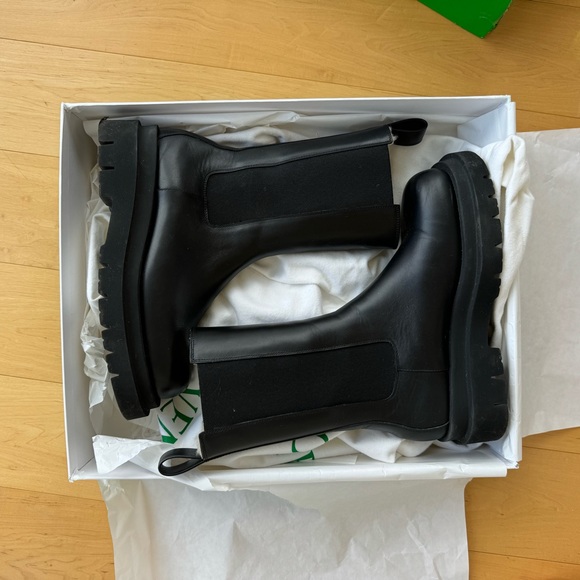 Bottega Veneta Shearling Lug Sole Boots - Picture 5 of 8